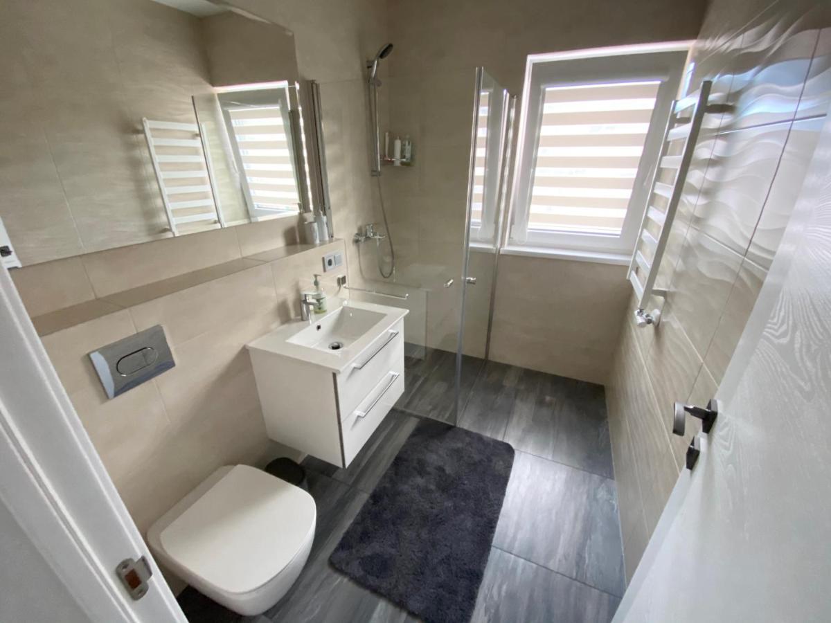New J&R Apartment Near Girstutis, Free Private Parking & Self Check-In كاوناس المظهر الخارجي الصورة