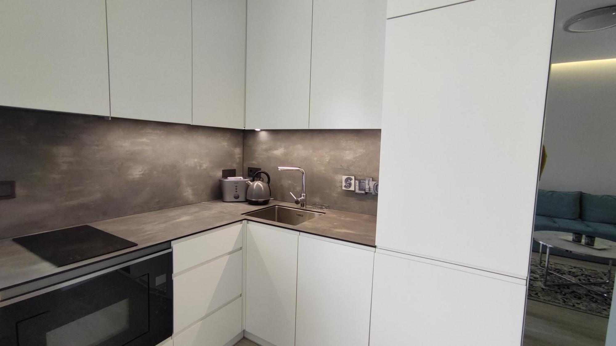 New J&R Apartment Near Girstutis, Free Private Parking & Self Check-In كاوناس المظهر الخارجي الصورة